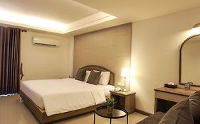 Lee Garden Hotel 4*